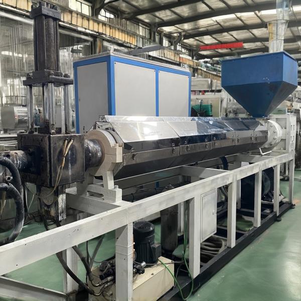 Máquina de extrusão de plástico versátil para vários materiais