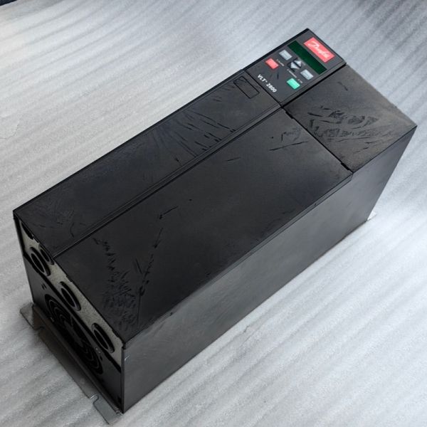 Highly Efficient VLT2882 VFD Danfoss Inverter 11kW-18.5kW 380V Danfoss VSD for Fan Water Pump Conveyor Belt