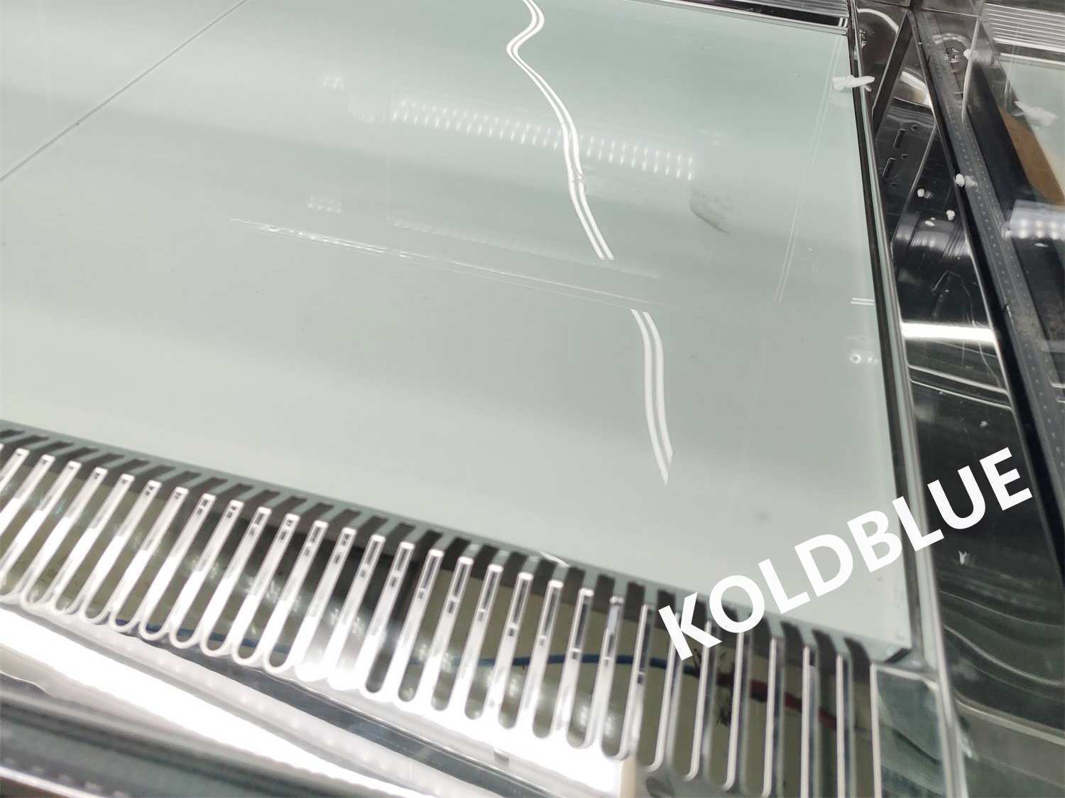 R290 Plug-in Curved Cake Chiller with Multi-layer LED Lighting