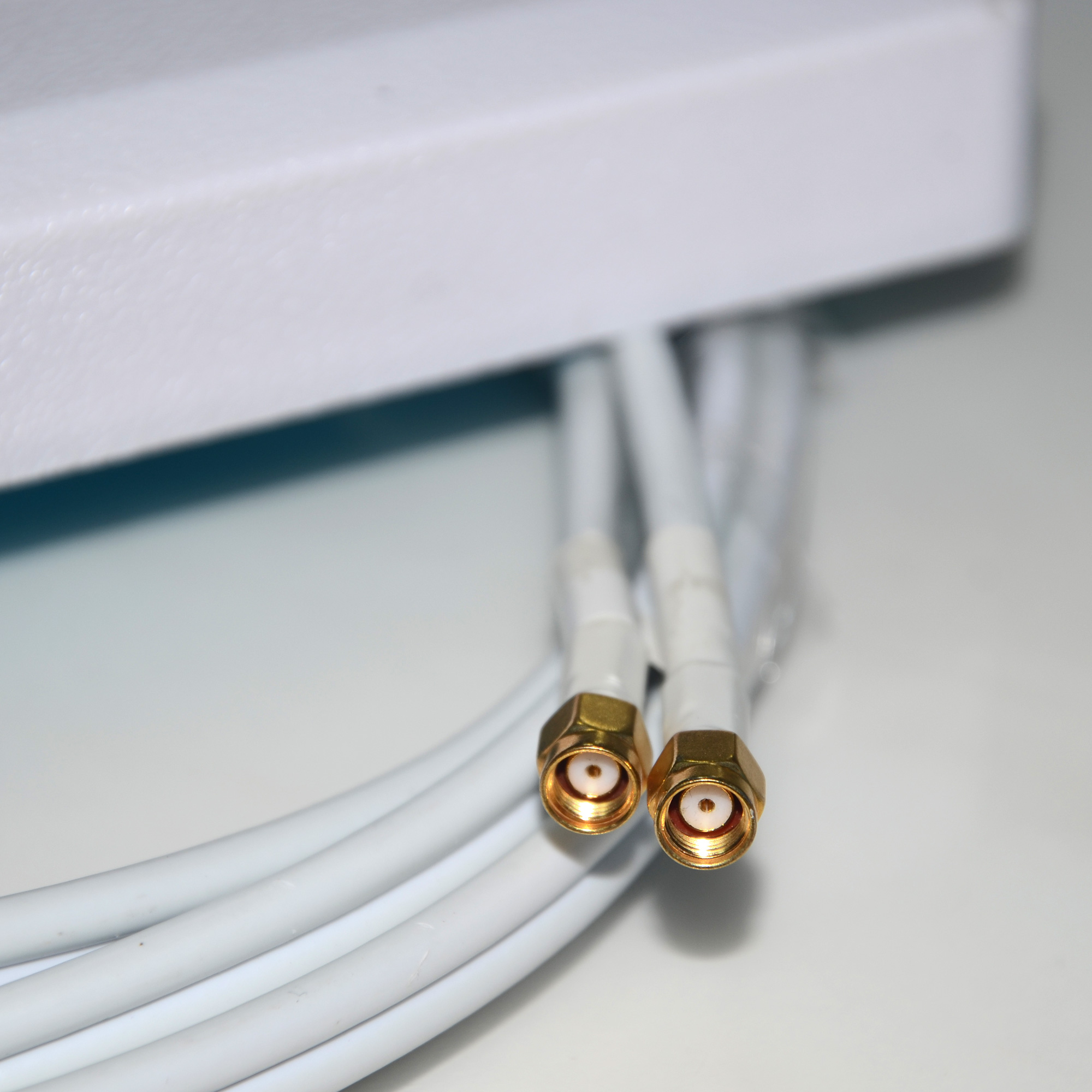 На открытом воздухе дирекционная антенна 11dbi 2700MHz панели Mimo делает водостойким