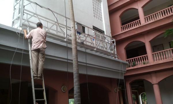 630KG/800KG aluminum electric suspended hanging scaffolding for roof , chimney cleaning
