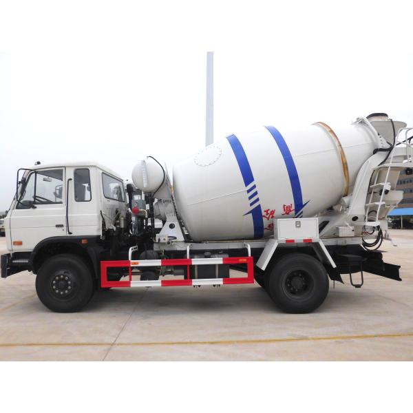 El mezclador concreto preparado cargado del uno mismo acarrea el camión móvil del mezclador concreto de Dongfeng Cummins