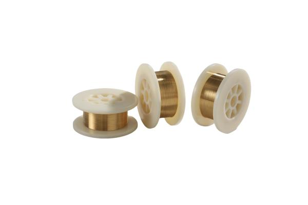 El alambre de tungsteno recubierto de oro 99.95% de pureza ultra fina.