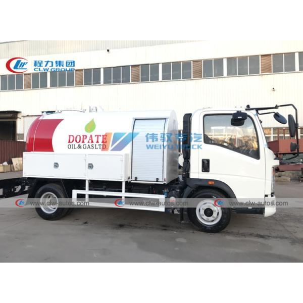 HOWO 4x2 RHD 5000L 2.5T LPG Bobtail Truck With Dispenser