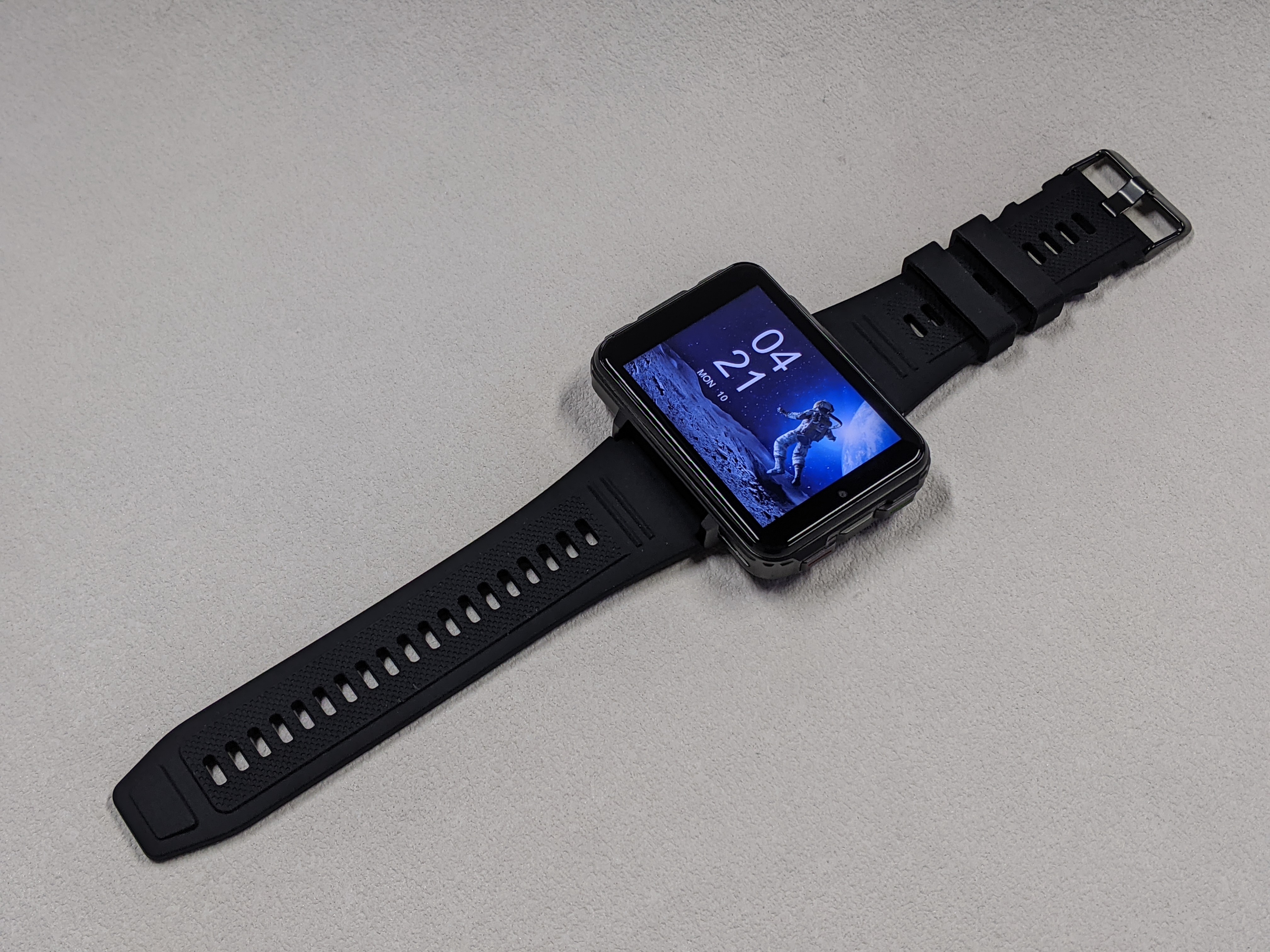 Full 4G LTE Coverage Lets You Stay Connected Anywhere Rainbuvvy 4G Smartwatch