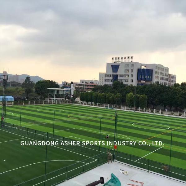 Grama de futebol artificial resistente a doenças Dtex 8000-15000 Revestimento de borracha PP Net SBR