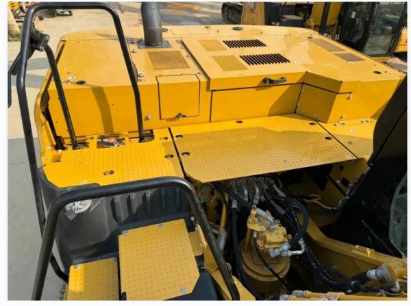 CAT330 Used Bucket Excavator 1.6 M3 Capacity 30700 Kg Weight For Movement