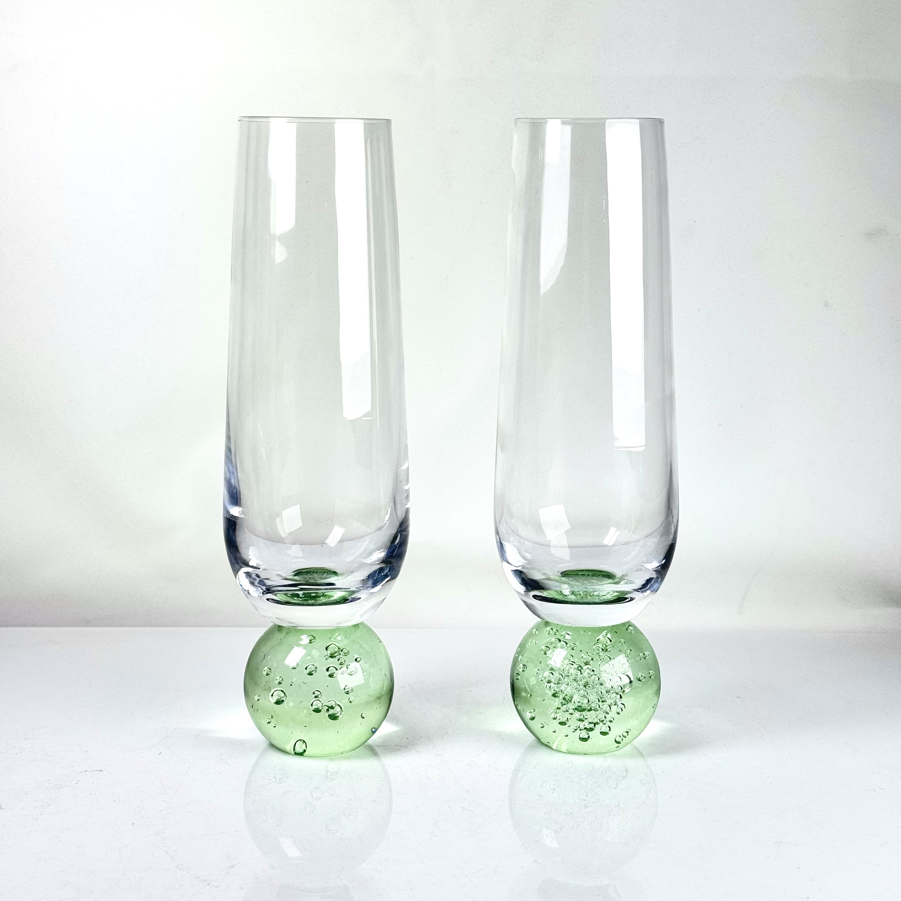Set of 2 Hand Blown Champagne Glasses, Green Bubble Sphere Base Modern Stemless Flutes for Sparkling Wine Prosecco Home Decor