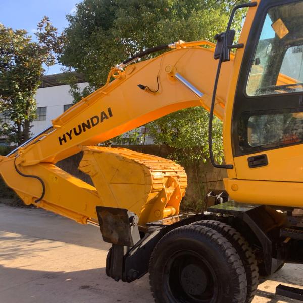 HYUNDAI 210W-7 Old Wheel Excavator , Used Construction Equipment 124KW For Mining