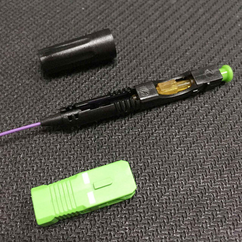 0.9mm câble à fibre optique connecteur rapide de champ SC/APC installable