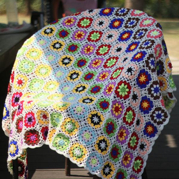 Y-Z Custom Large 120*120 Vintage Floral Afghan Blanket Living Room Modern Style Granny Crochet Daisy Flower Lap Yoga Sofa Throw