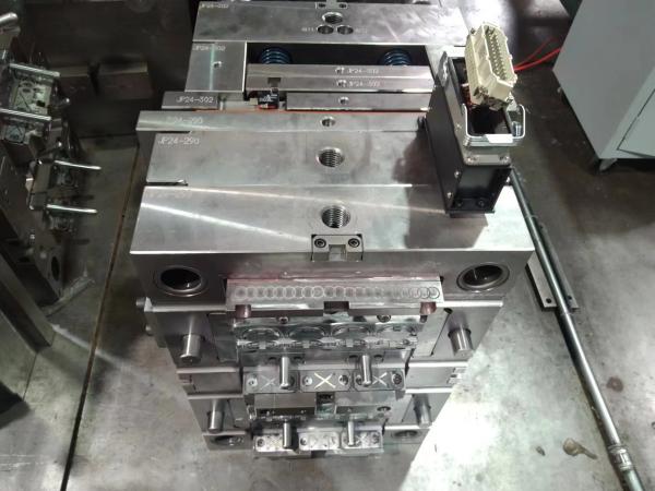 Customized FLANGED Plastic Molding Parts with Single Cavity Multi Cavity