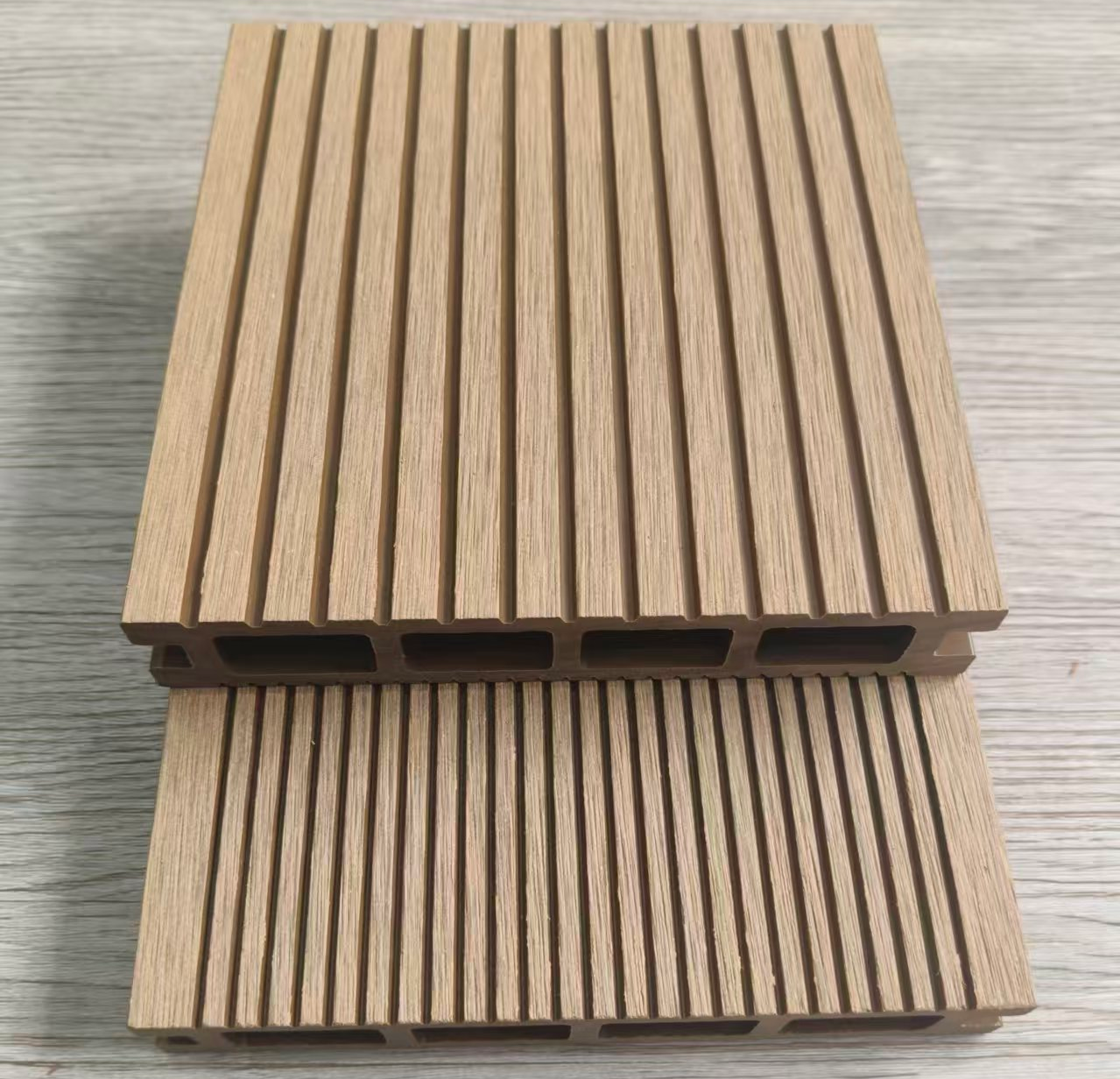 Traditional Outdoor WPC Decking Freeze Thaw Resistant Fast Drainage