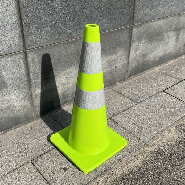 PVC 28inch 1.8kg 70cm Green Yellow Safety Barrier Cones For Traffic Control 700mm Road Safety Barrier
