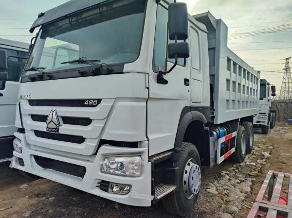 Sinotruck 6X4 Tractor Truck Heavy Duty com transmissão manual e pneu 12.00r20