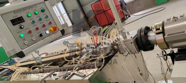 37kw PVC Plastic Profile Extruder Machine Grille Wall Panel 180kg/H Wpc Extruder Machine