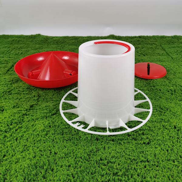 Modern Plastic Cylinder Poultry Feeder 9L Capacity Feeding Chickens Ducks Geese Turkeys