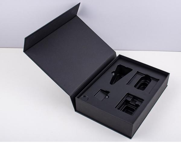 Magnético de caixa de presente de papelão preto com inserção personalizada para garrafas
