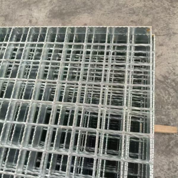 Transverse Bar Material Twisted Square Steel Technical Parameters for Raw Materials in Steel