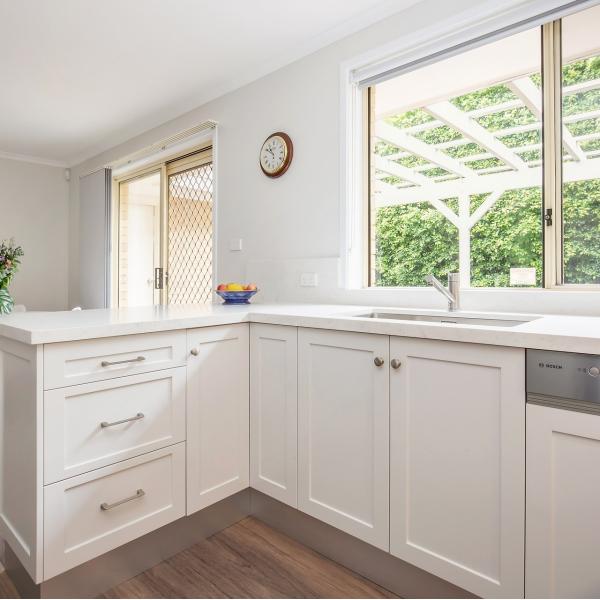 U Shaped White Shaker Lacquer Kitchen Cabinets 18mm HMR Core MDF