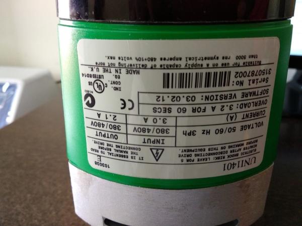 Emerson UNI1401 UNIDRIVE 1 HP 0,75 quilowatts 3,2 ampères 380/480 de VAC 3 FASES, TÉCNICAS de CONTROLE, original NOVO.
