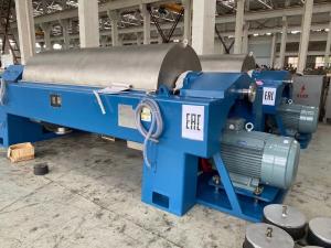 濃縮排出デカンタ遠心分離機 90 Kw 清澄脱水 5000 Kg