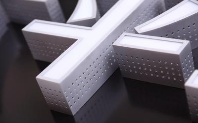 As letras de canal de alumínio do diodo emissor de luz do lado do metal assinam a marca registrada exterior da decoração
