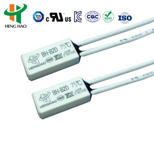 Автоматический миниатюрный термовыключатель с рабочей температурой 30~150°C, номинальным напряжением 24 В постоянного тока и сроком службы 10000 циклов