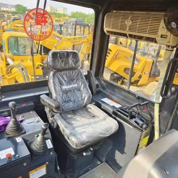 SHANTUI SD32 37 Ton 320HP Heavy Crawler Bulldozer with 10 m³ Semi-U Blade for Mining and Construction