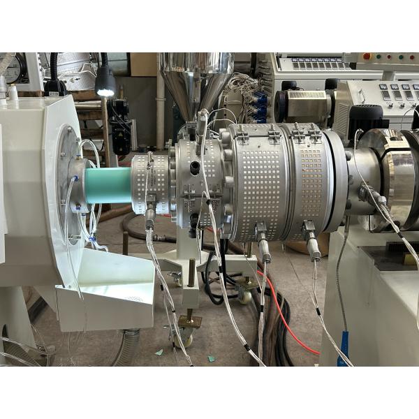 Conduit d'irrigation agricole en PVC plastique, tuyau d'arrosage de jardin, tuyau ondulé et machine de fabrication par extrusion