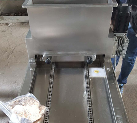 Le chocolat de gâteau d'acier inoxydable arrose le sel et Sugar Sprinkling Machine