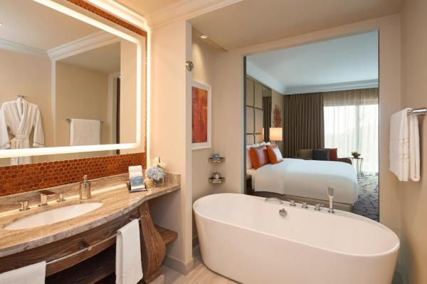 PHNOM PENH Luxury hotel bedroom furniture made by Leather upholstery headboard with bed and Wood TV table combined desk
