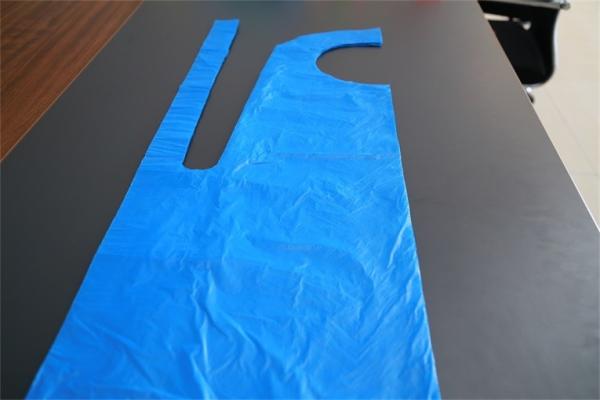Flat Packed Disposable Polythene Aprons Smooth Surface Multi Colored Available