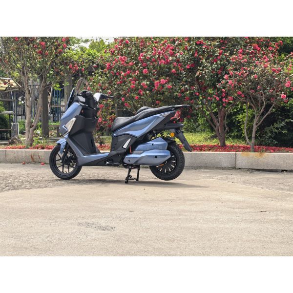 High-speed electric motorcycle, urban electric motorcycle, with a top speed of 80 km/h. Electric motorcycle.