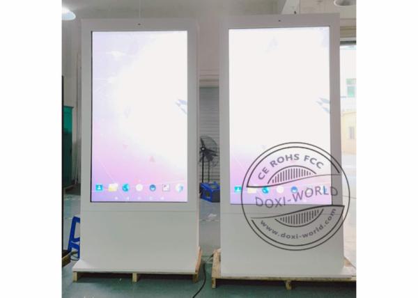High Definition Outdoor LCD Digital Signage 70 Inch 2000CD/m² 1920×1080 Resolution