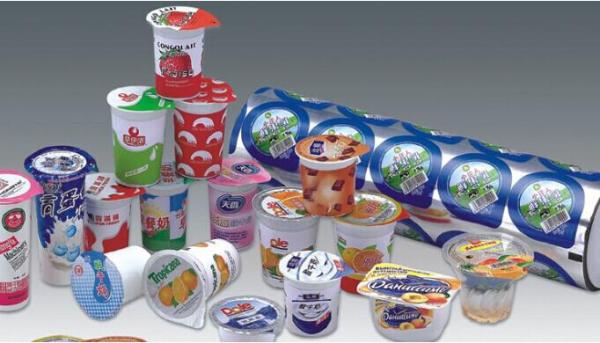 PE Heat Shrinkable Shrink Packaging Material Shrink Plastic Film For Beverage Bottles