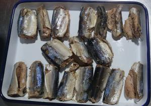 peixes estanhados 155g da cavala no marisco enlatado salmoura na água
