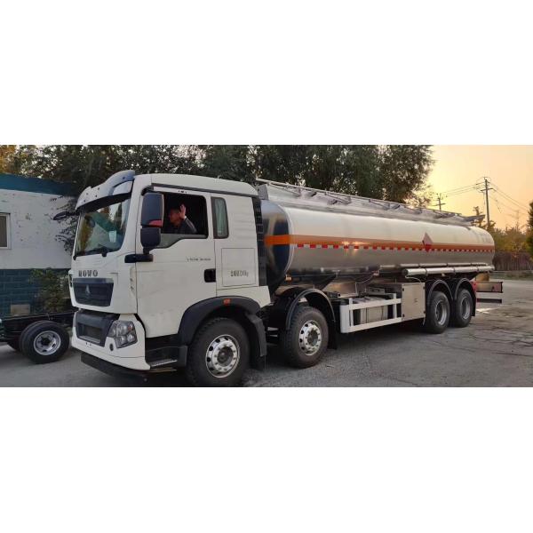 Hazardous Chemical Transporter Truck With HW76 Cabin ZZ1317N4667W 8X4 Euro 2