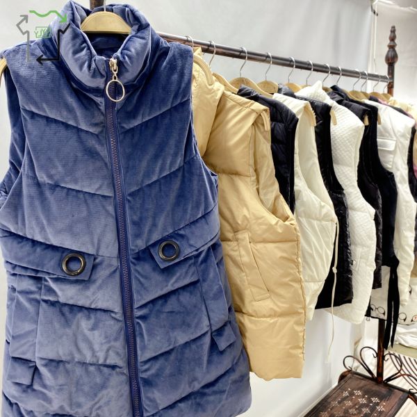 Women's Used Winter Clothing Mixed Style Fashionable Zipper Casual Vest Bulk Sale