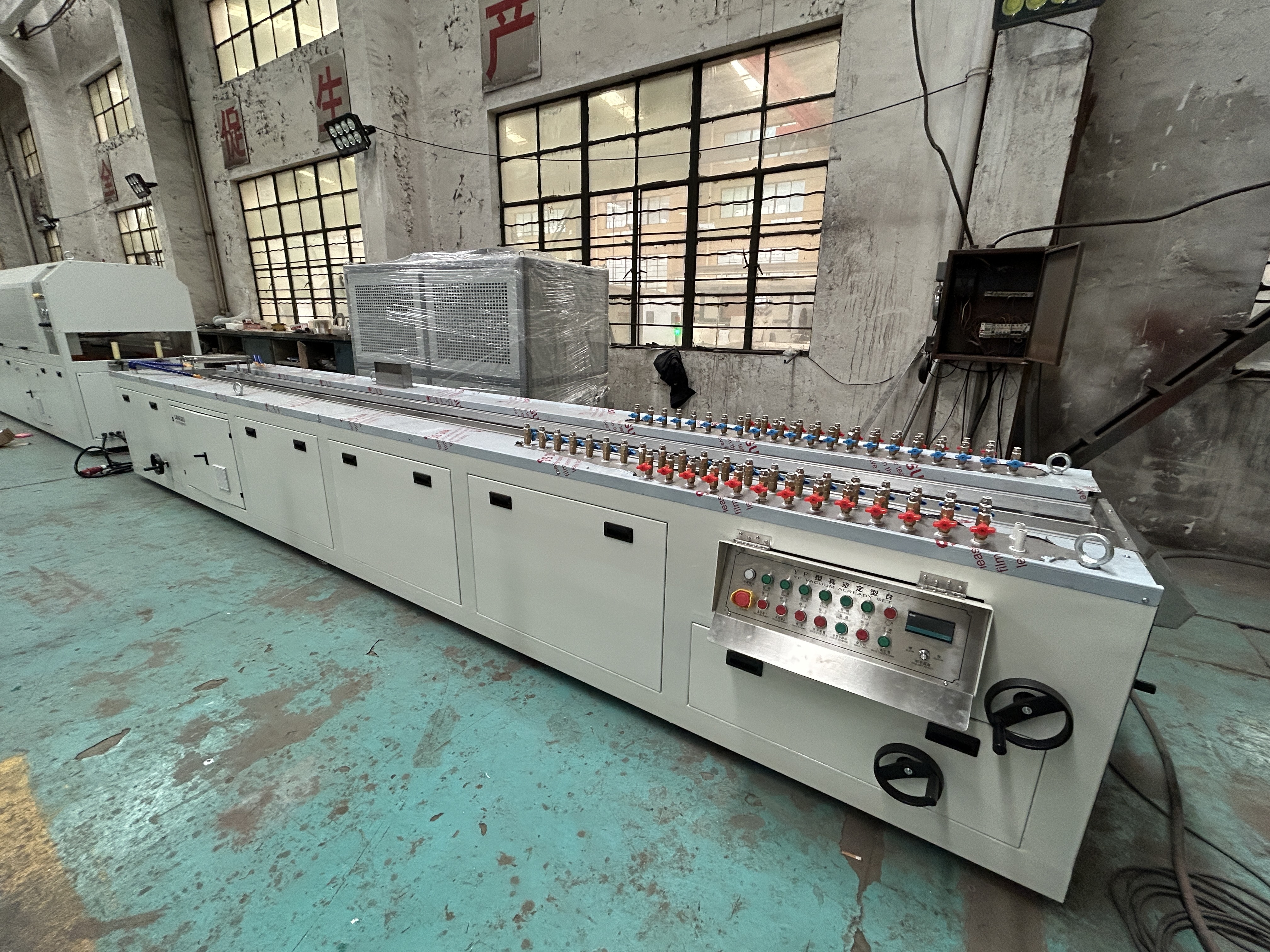 Langbo Plant PVC surface-mount skirting board with PVC laminating and pulverizing machine