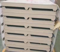Panneau sandwich en polyuréthane de 1000 mm avec enveloppes de construction de densité 38-42 kg/m3