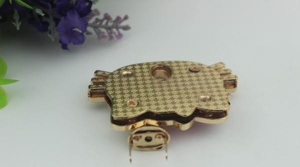 Beatiful hello kitty patter decorative light gold metal purse turn lock