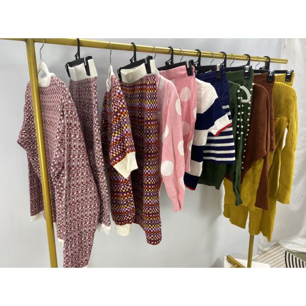 Women's Winter Second Hand Sweaters Set Mixed Style Fashionable Slim Fit