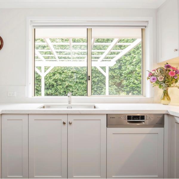 U Shaped White Shaker Lacquer Kitchen Cabinets 18mm HMR Core MDF