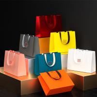 Les sacs en papier au détail biodégradables de Papier d'emballage de pliage avec la poignée FSC ont certifié