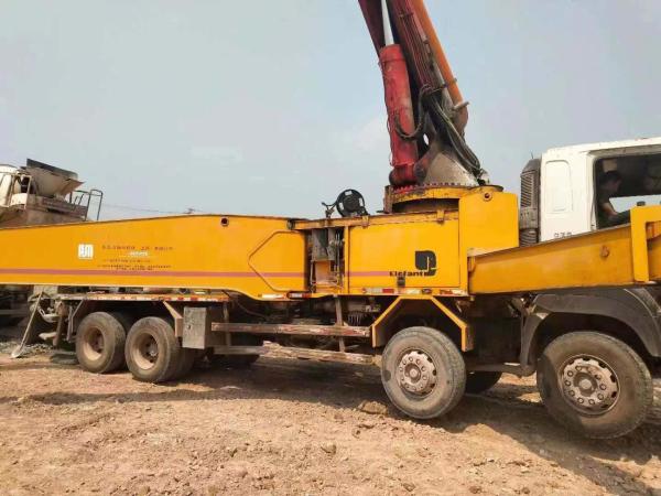 240m 178 pompe à béton à cylindre sur châssis Hino en bon état d'origine 2013