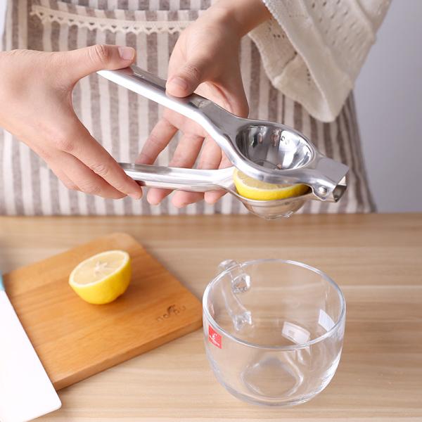 Conformity Manual Citrus Juicer Extra Large Lemon Squeezer for Fruits and Vegetables