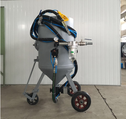 Abrasive Steel Pipe Shot Blasting Machine , Stable Pipe Blasting Equipment 