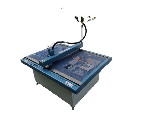 Cortador de modelos CAD inteligente para fabricação de roupas