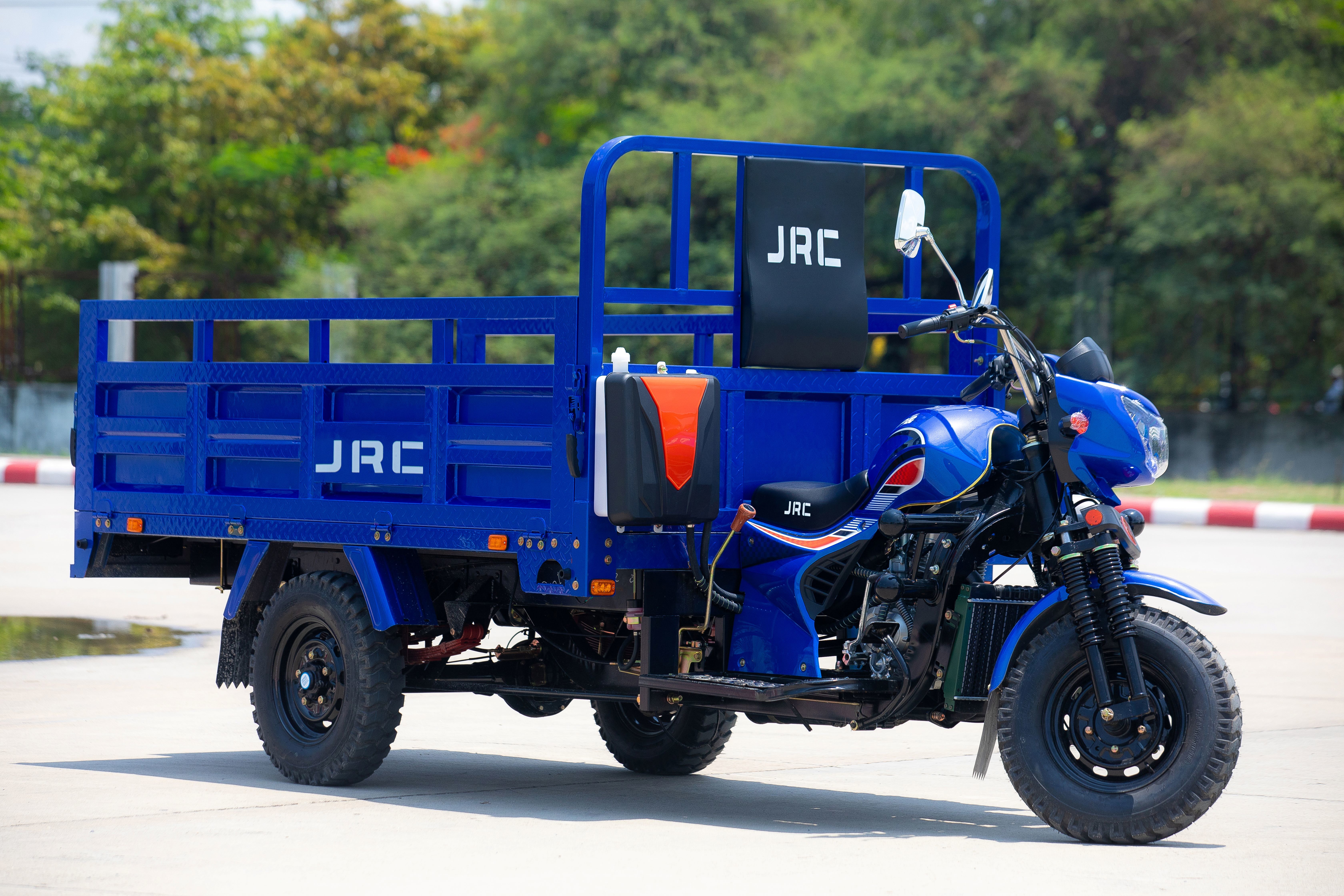 JRC-250 ZH-A Cargo Tricycle with 250 CC Engine, 500 kg Load Capacity, and Reinforced Steel Cargo Bed